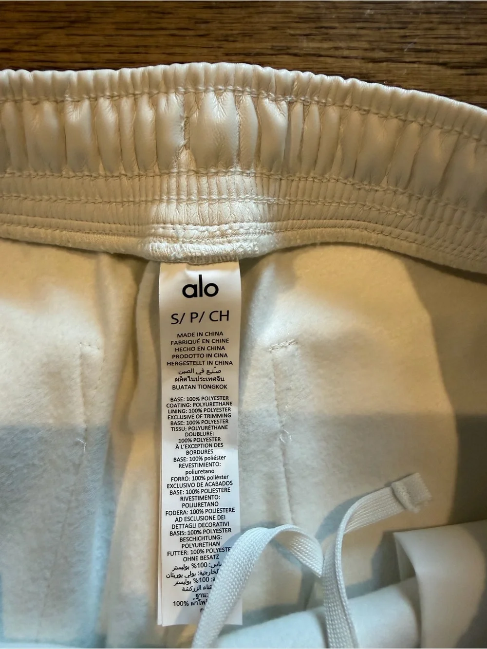 ALO Yoga breathable white